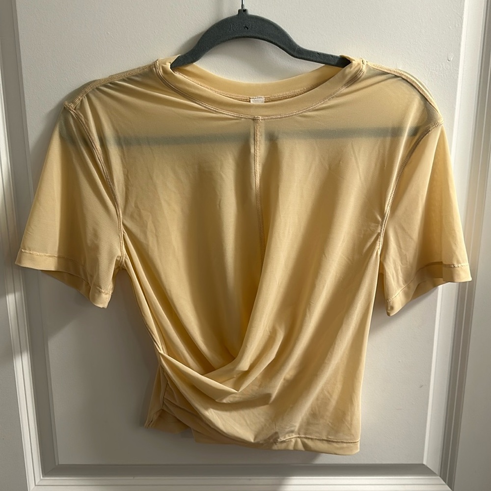 NEVER WORN, Lululemon, Lightweight Mesh Reversible Yoga T-Shirt, Size 2